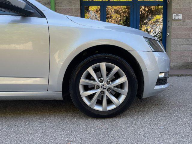 SKODA Octavia SW 1.6 TDI 115CV DSG NAVIGATORE SENSORI PARCHEGGIO