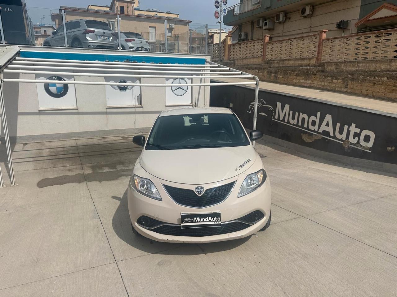 Lancia Ypsilon 1.2 69 CV 5 porte Gold