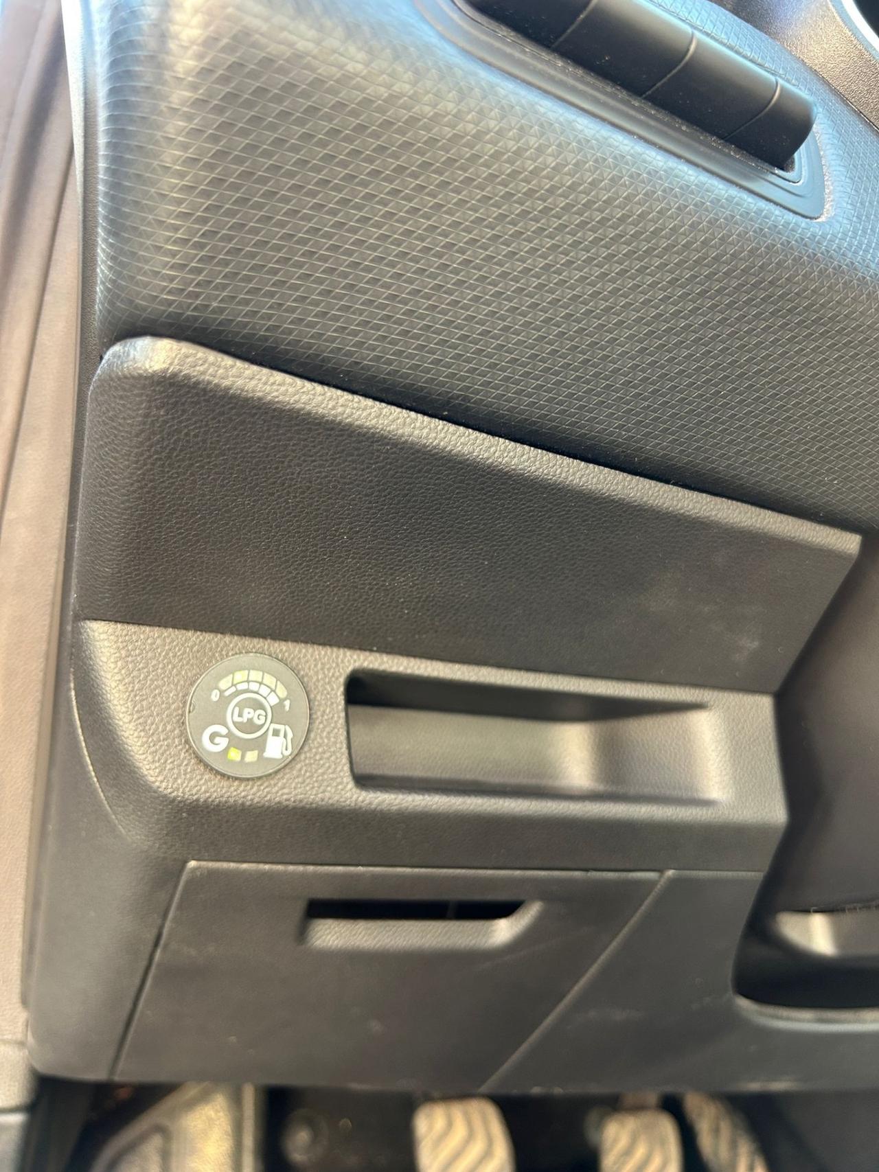 Renault Clio TCe 100 CV GPL Zen-2021 LED/17"/NAVI