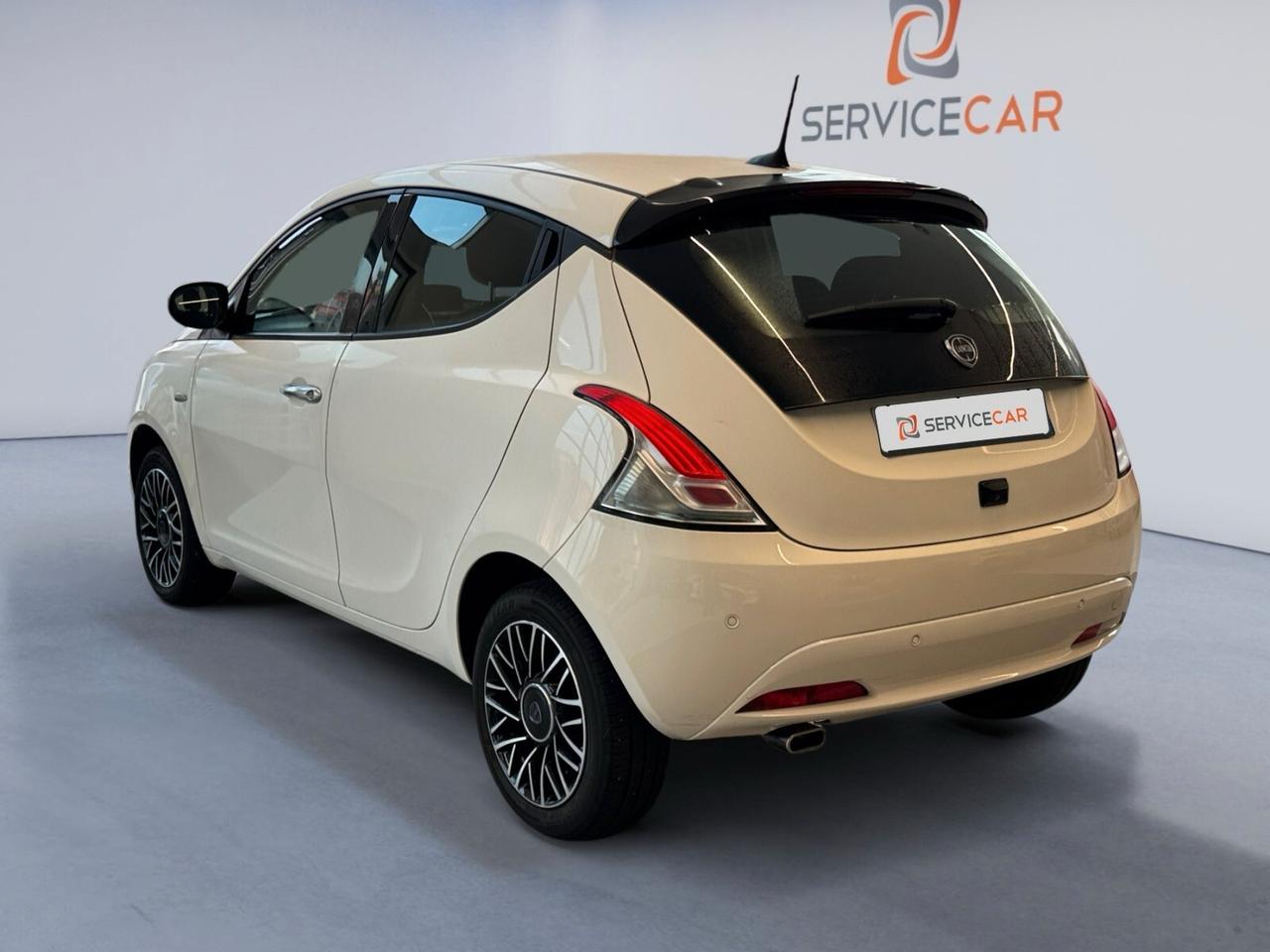Lancia Ypsilon 1.0 FireFly 5 porte S&S Hybrid Platino