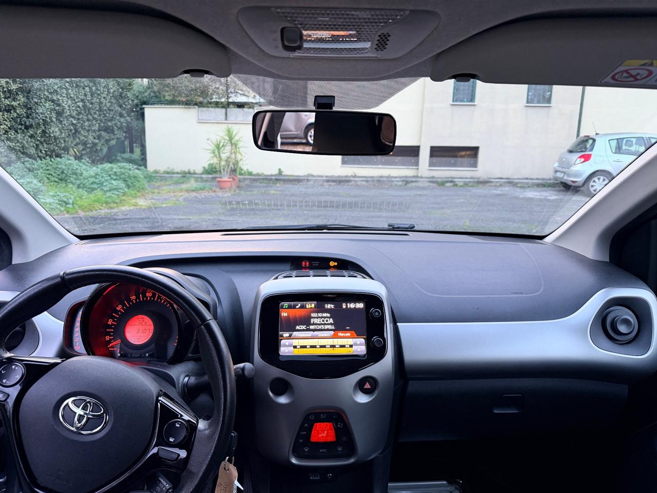 Toyota Aygo 1.0 VVT-i 69 CV 5 porte x-business