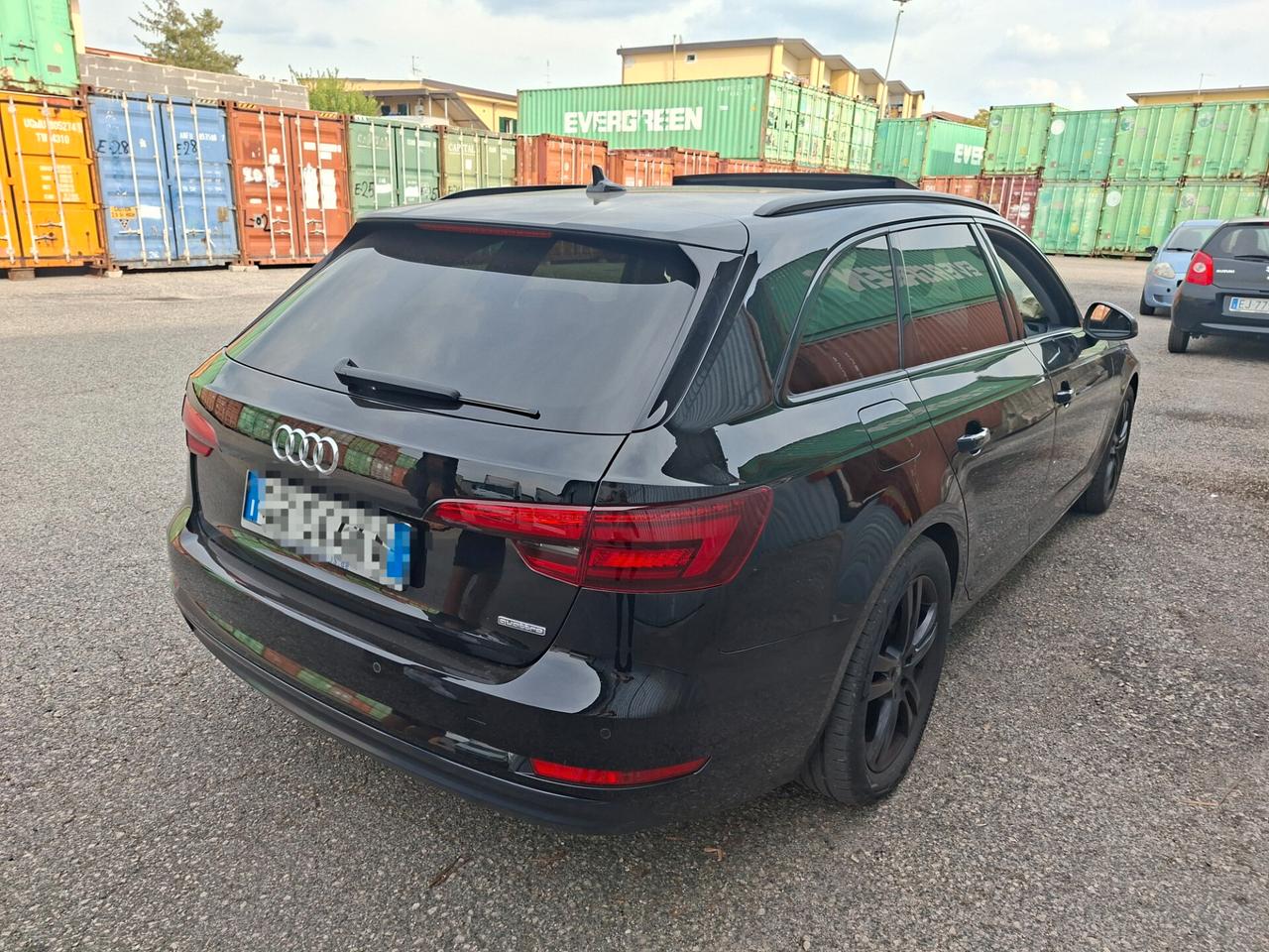 Audi A4 2.0 TDI 150 CV S tronic Total Black TETTO