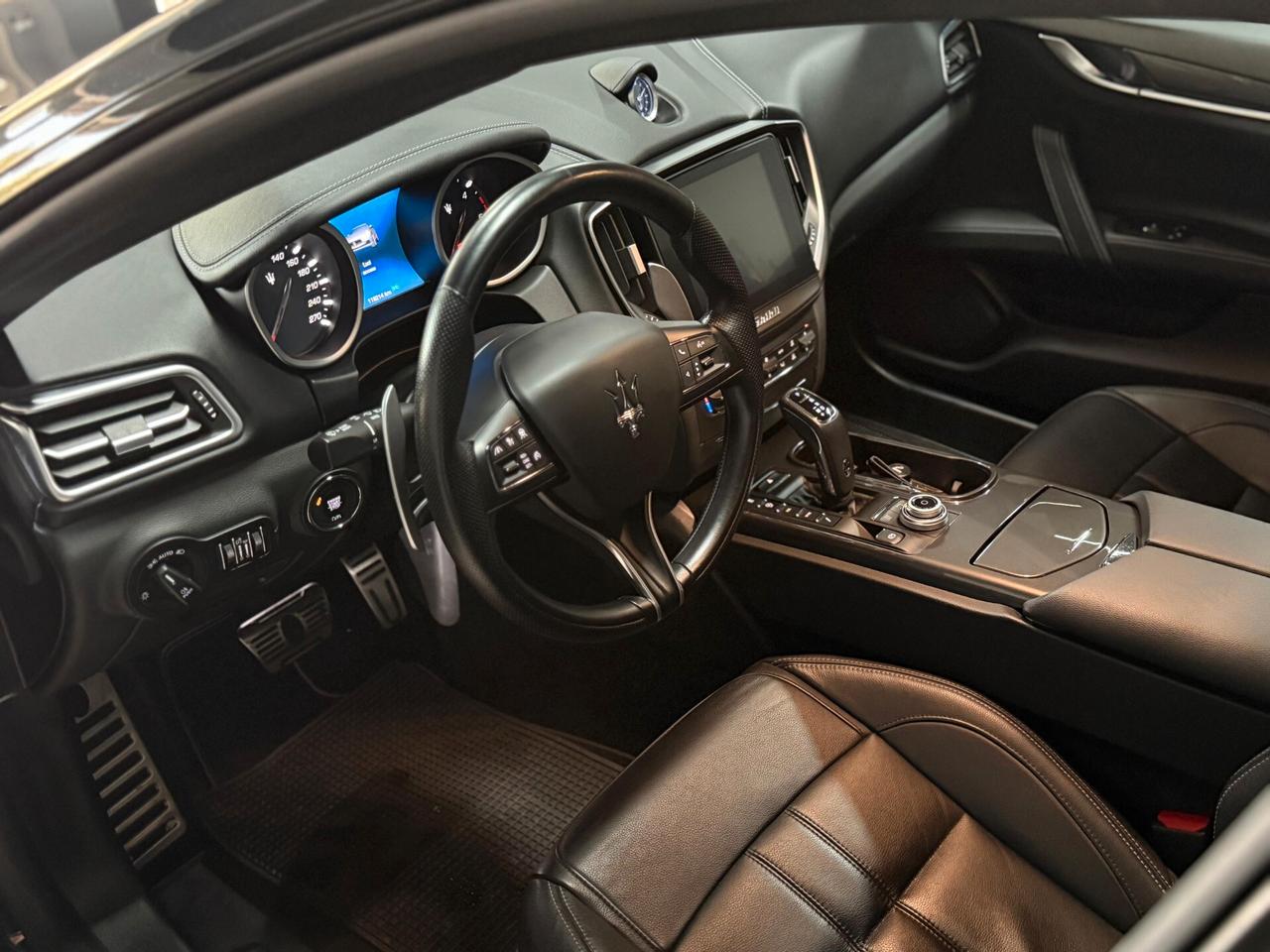 Maserati Ghibli V6 Diesel 275 CV Gransport VERSIONE NERISSIMO/TETTUCCIO