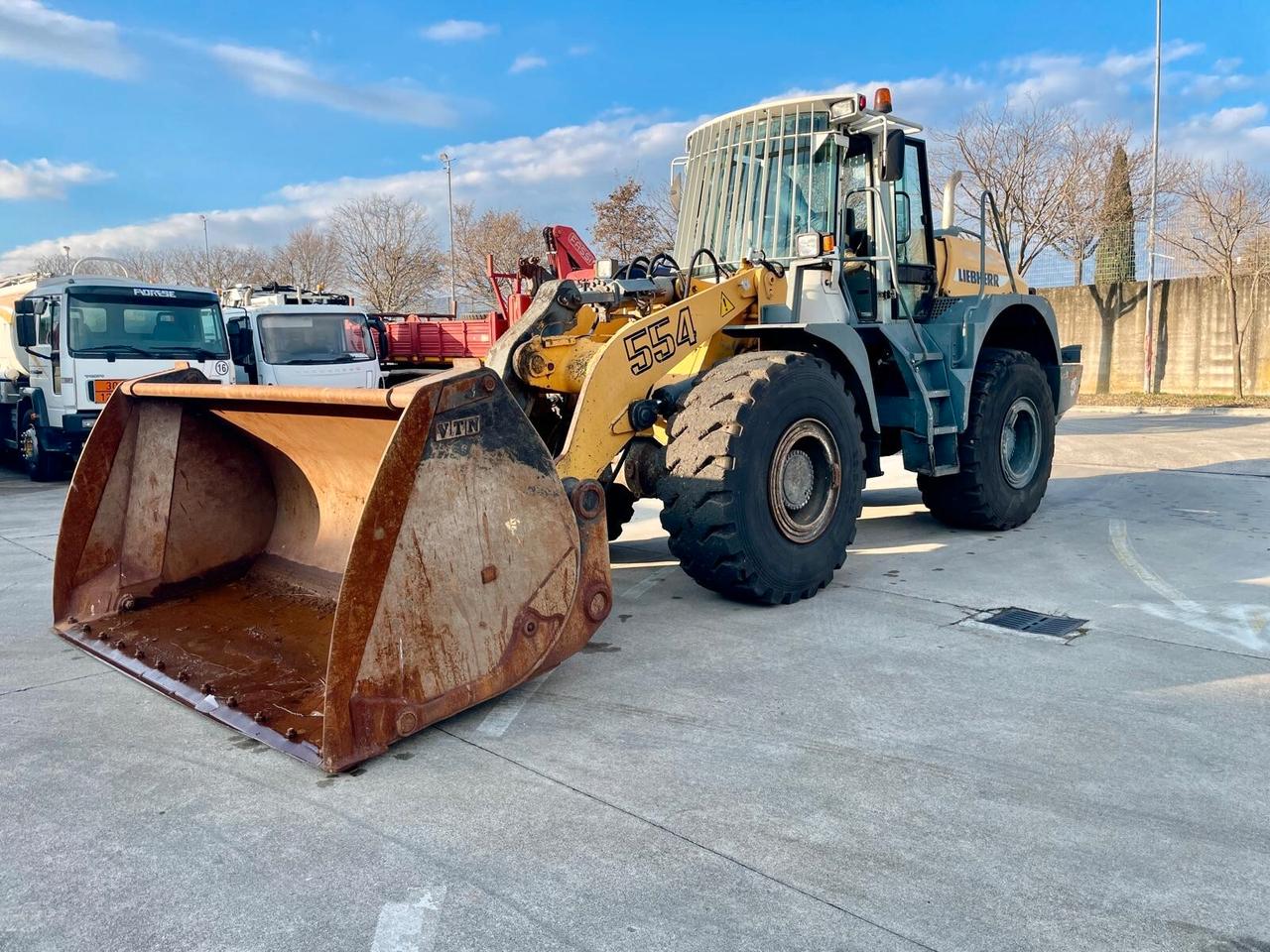 PALA GOMMATA LIEBHERR L 554 -