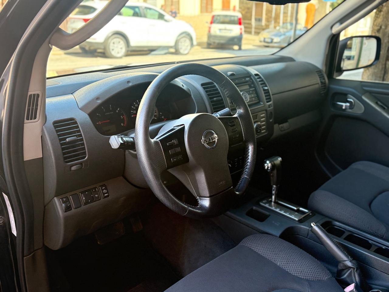 Nissan Navara 2.5 dCi Double Cab PICK UP HARD TOP