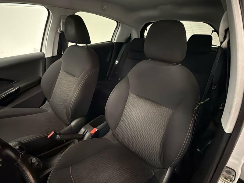 Peugeot 208 BlueHDi 75 5 porte Black Line