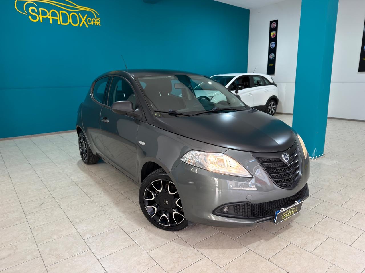 LANCIA YPSILON 1.2 BENZINA MOMO DESIGN S