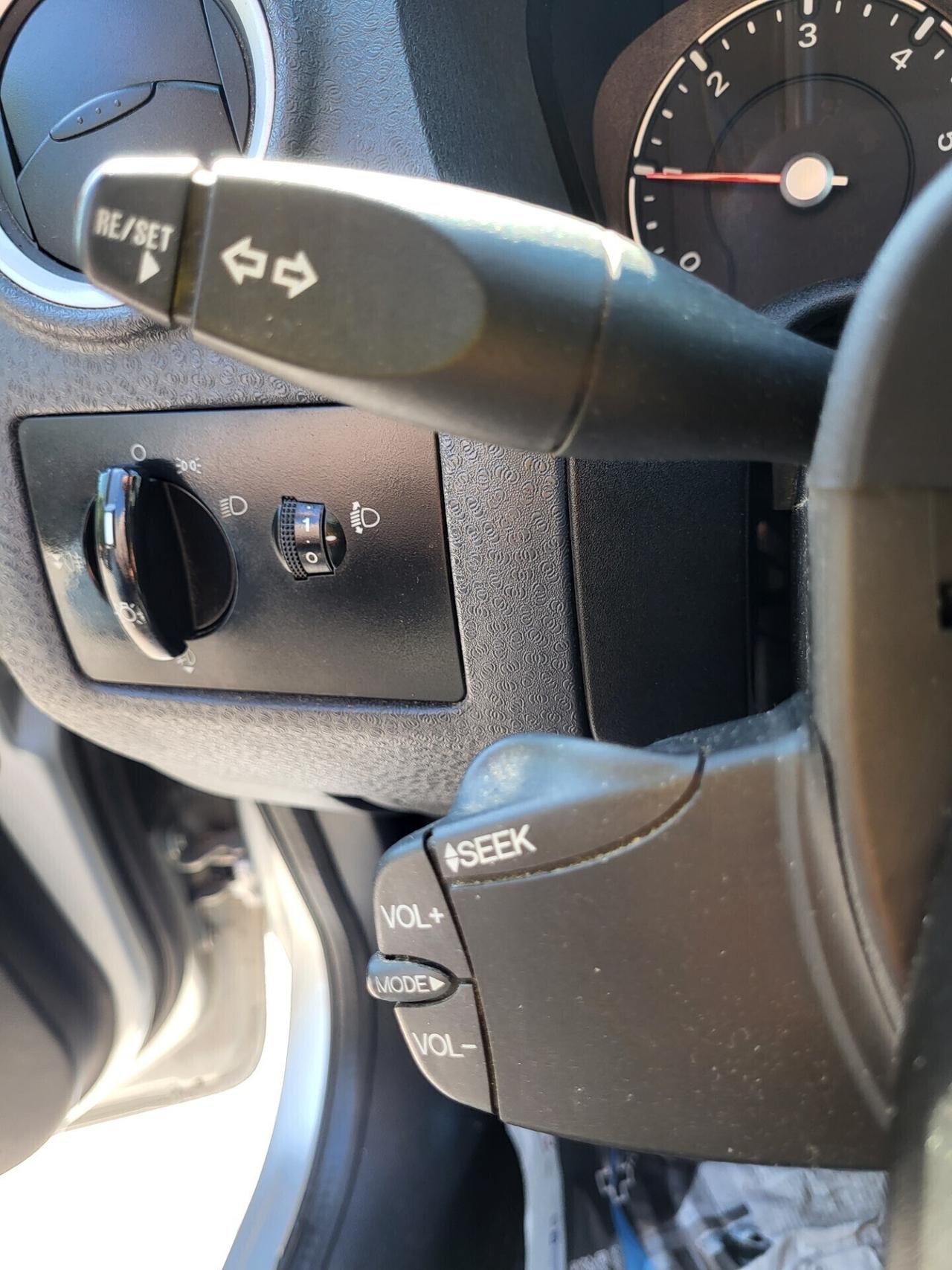 FORD FUSION 1,4 TDCi-GANCIO TRAINO-PORTAPACCHI