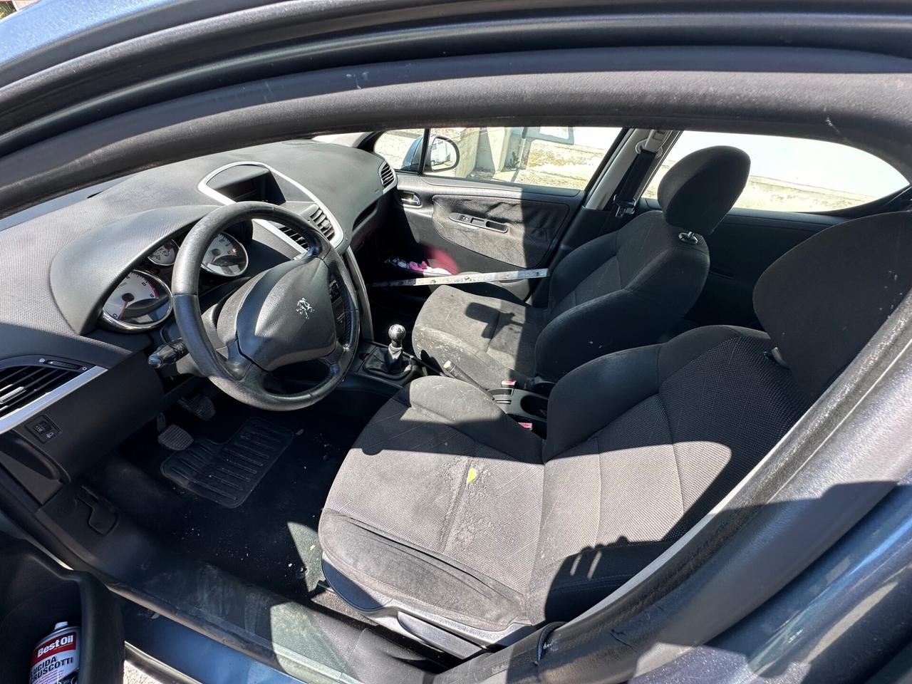 Peugeot 207 1.6 HDi 110CV neopatentati