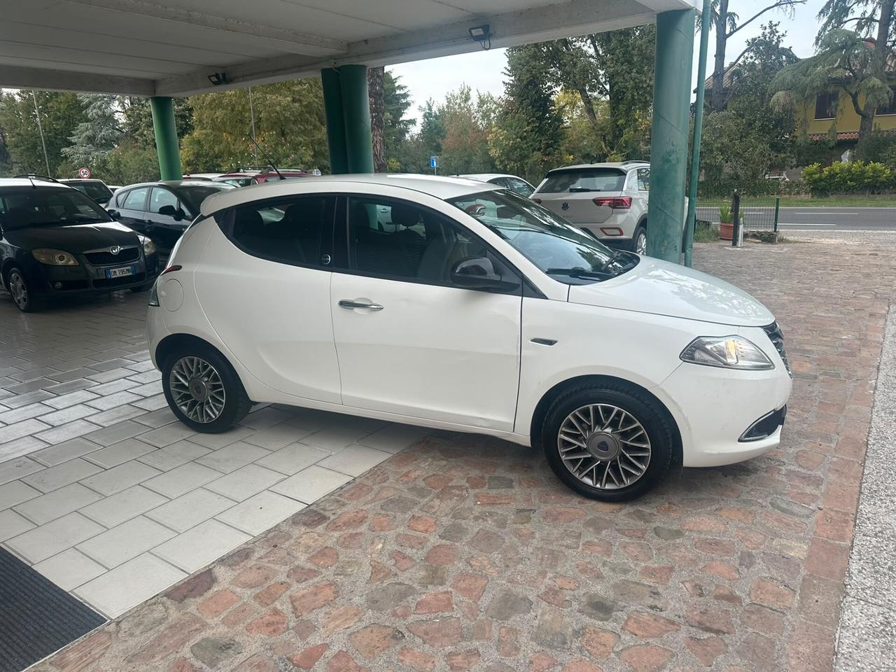Lancia Ypsilon 1.2 GPL Neopatentati