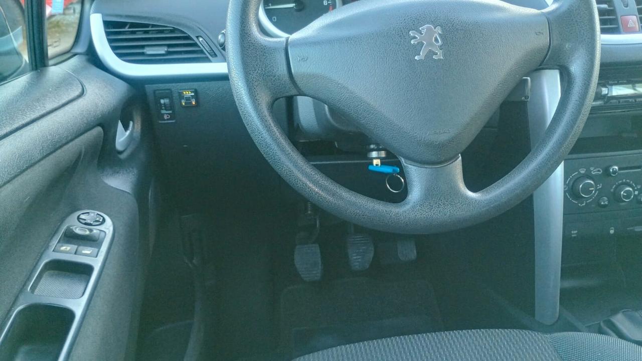 Peugeot 207 1.4 8V 75CV 5p. Access