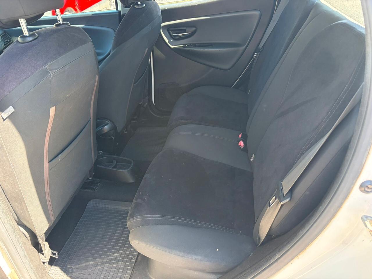 LANCIA YPSILON - NEOPATENTATI - 2 UNITà DISP