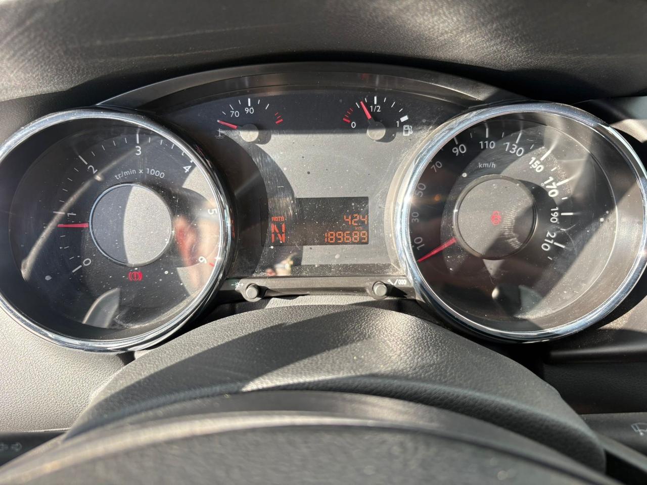 Peugeot 3008 1.6 HDi 110CV cambio robotizzato Business