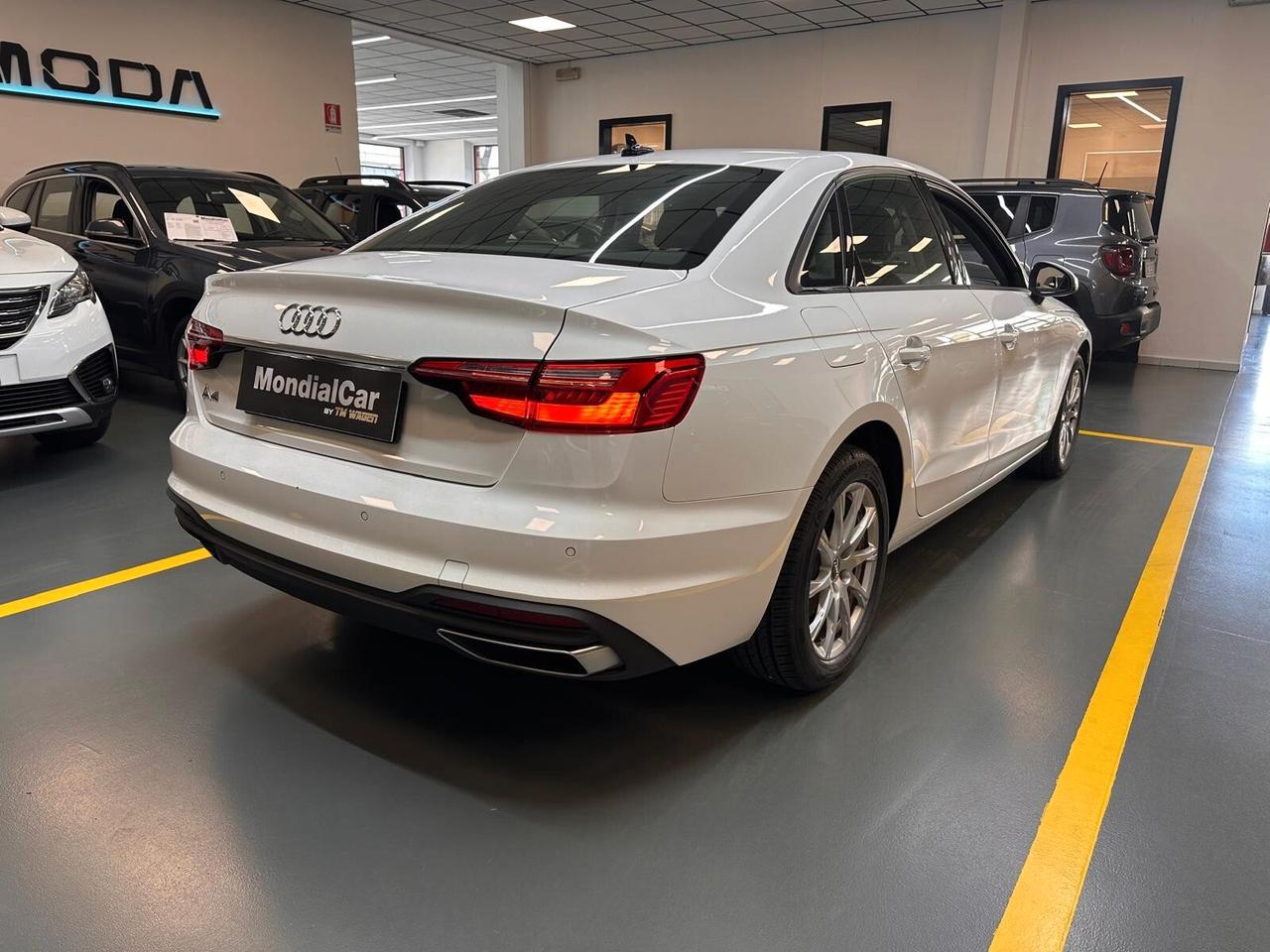 Audi A4 40 2.0 tfsi mhev Business 204cv s-tronic
