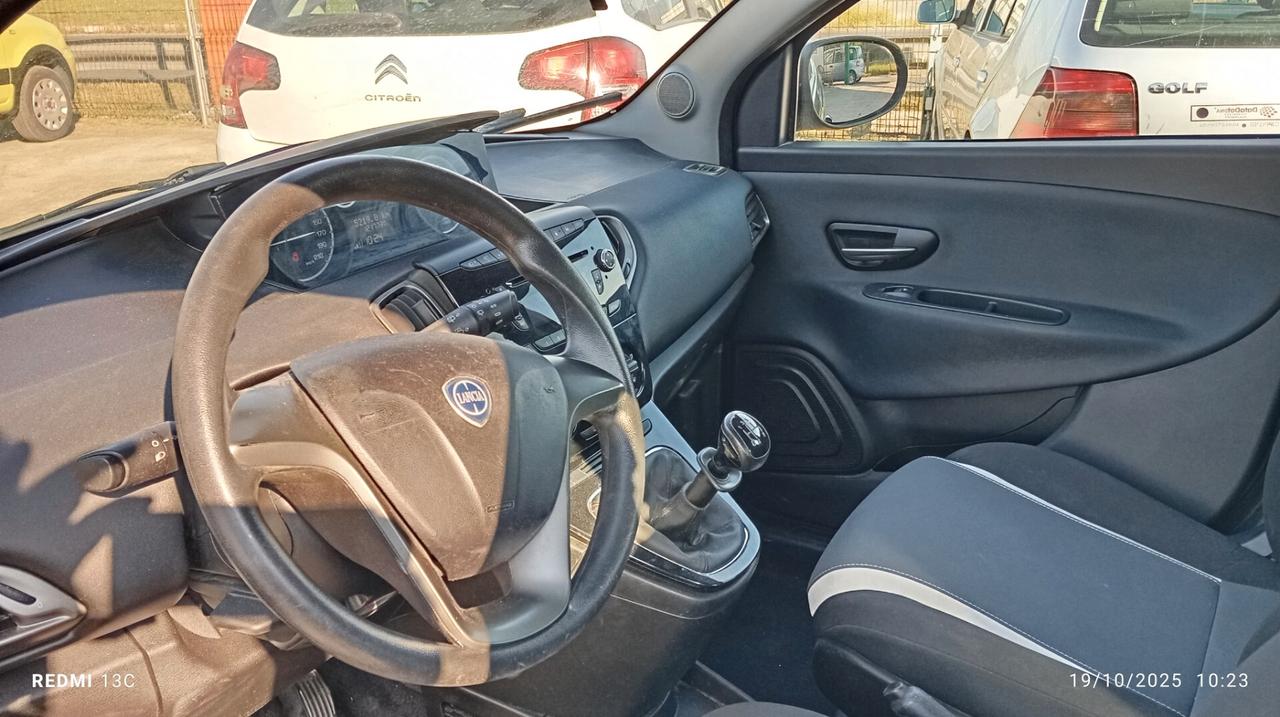 Lancia Ypsilon 0.9 TwinAir 85 CV 5 porte Metano Ecochic Silver