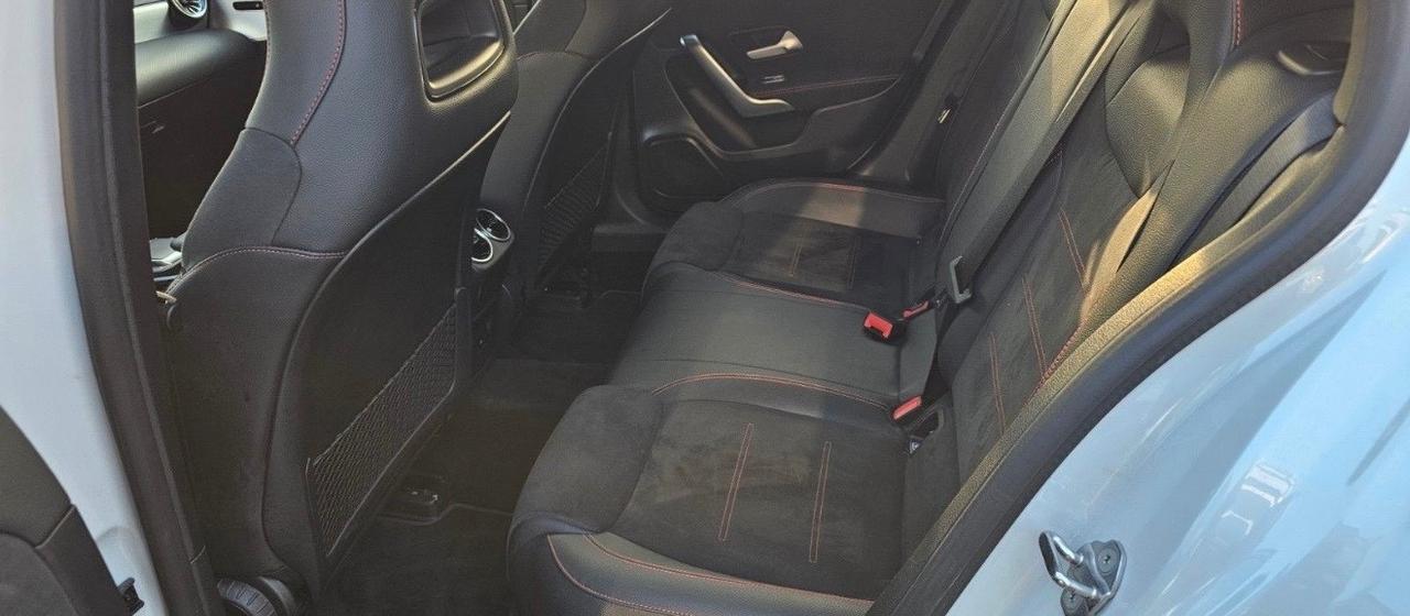 Mercedes-benz A 180d Automatic Premium AMG Line Pack night