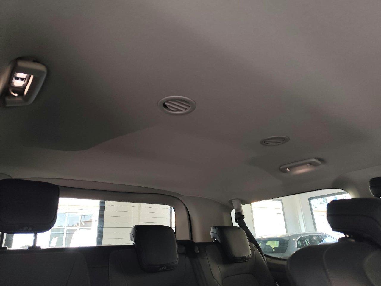 VOLKSWAGEN T7 Caravelle e-Caravelle Window Short Life electric 160kW 340 cv automatic 3100mm