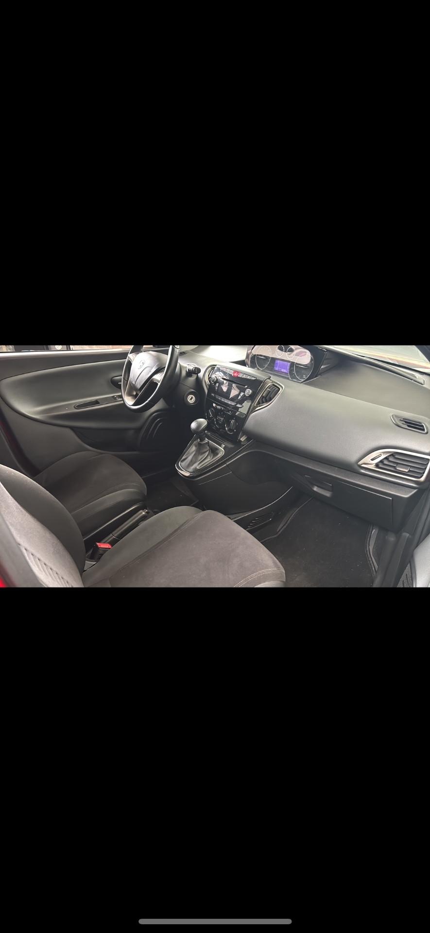 Lancia Ypsilon 0.9 TwinAir 85 CV 5 porte S&S Gold
