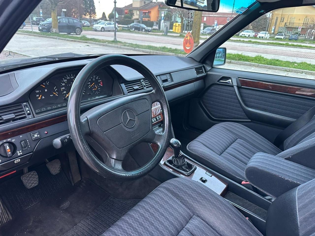 Mercedes-benz E 200 E200