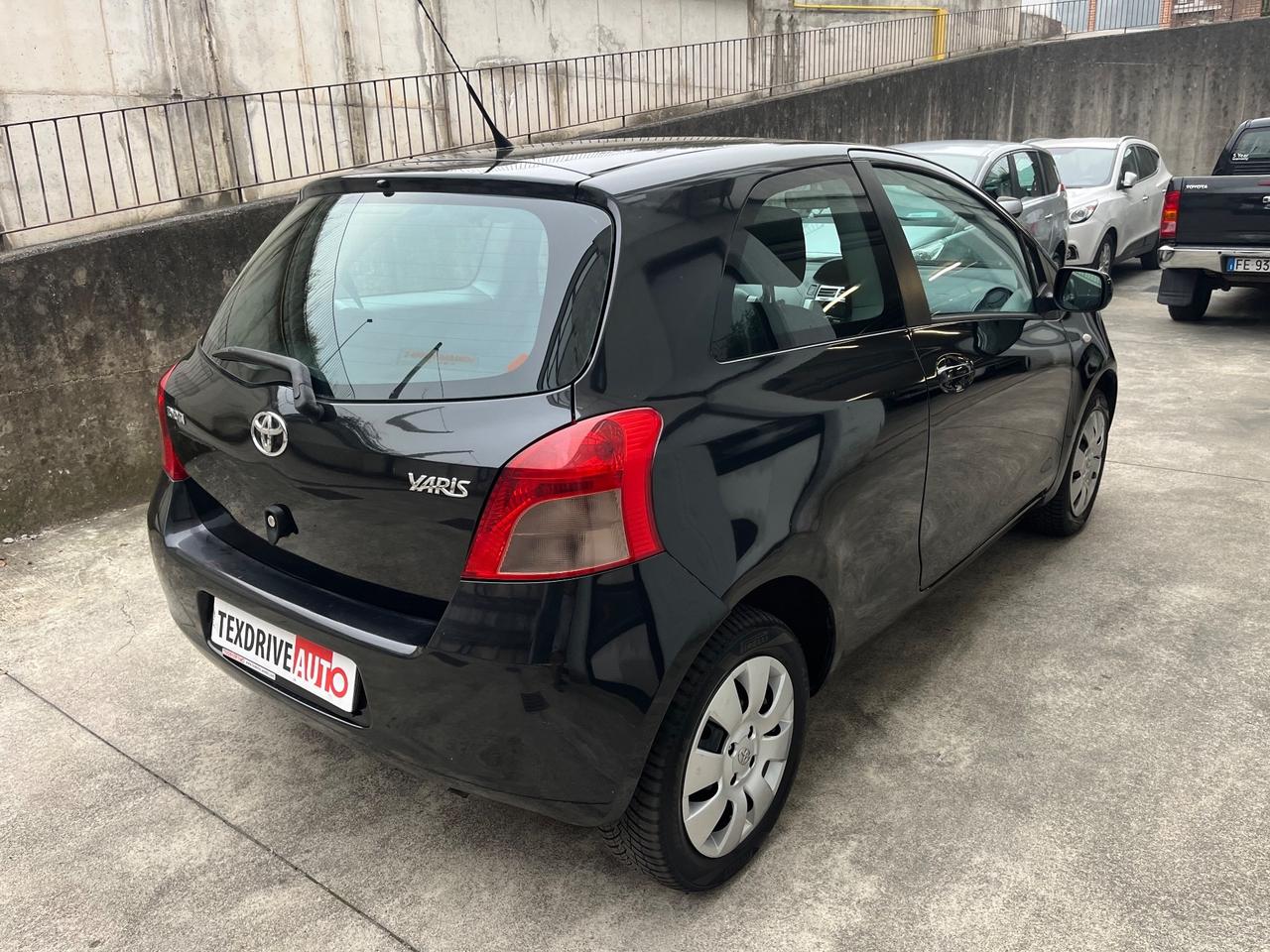 Toyota Yaris 1.0 3 porte Sol