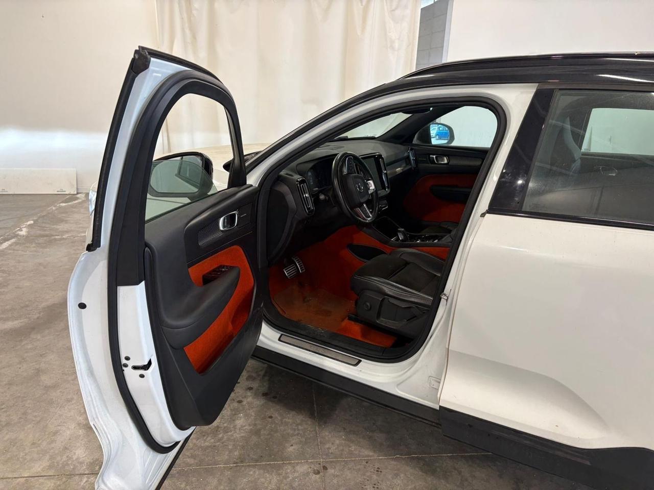 Volvo XC40 2.0 190 CvD4 AWD Geartronic R-design