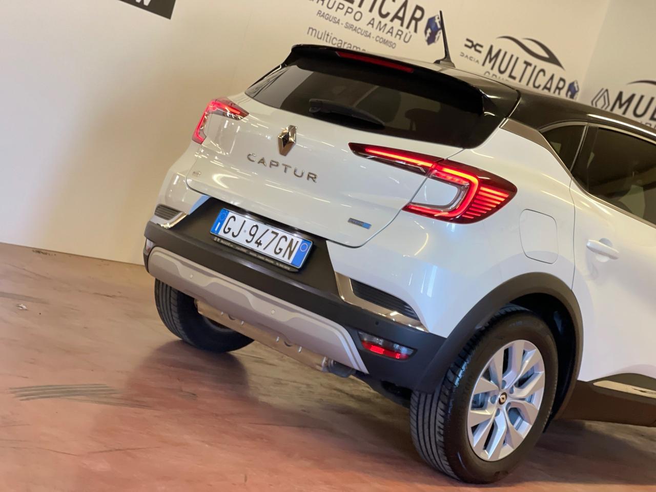 Renault Captur Plug-in Hybrid 160 CV Intens solo 8700km