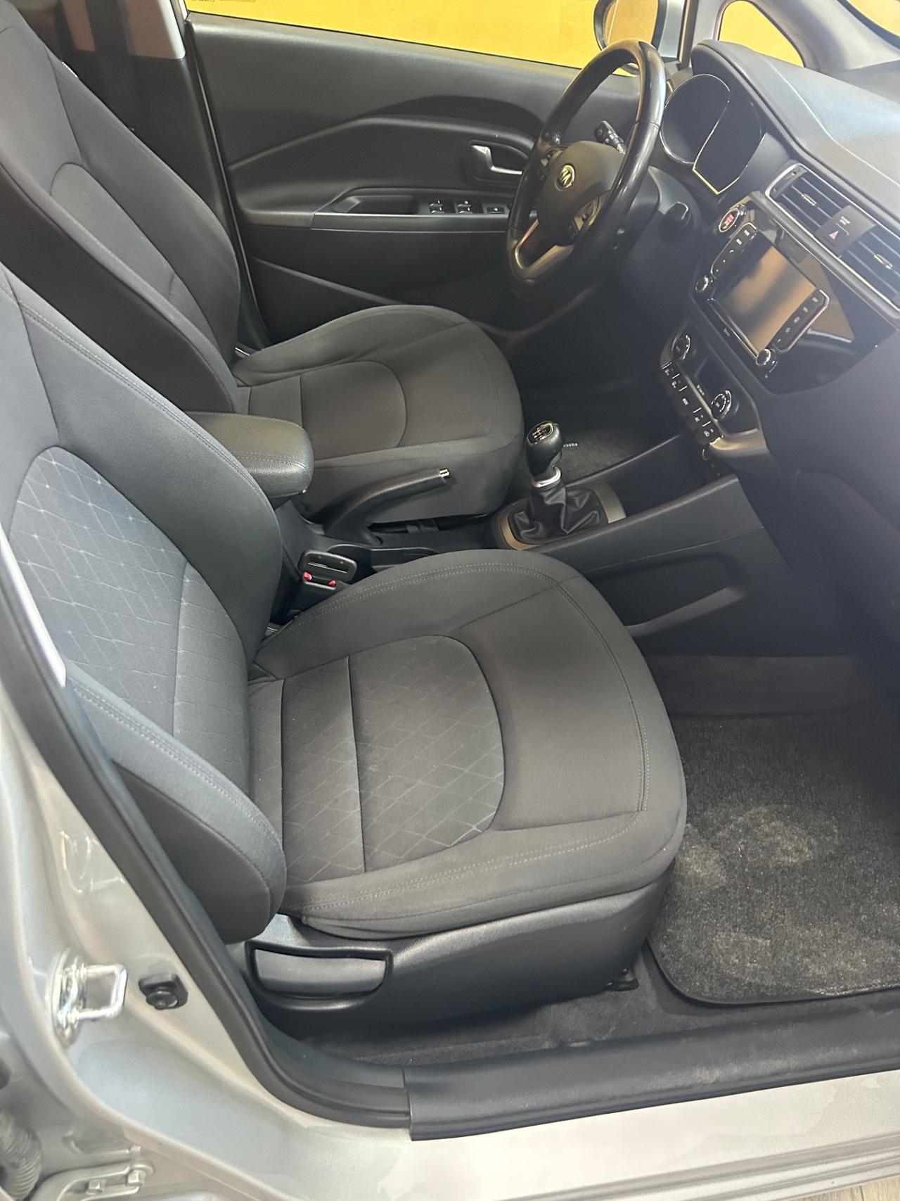 KIA RIO 1.4 Crdi 90 cv “FULL LED/NAVI/RETRO”-2015