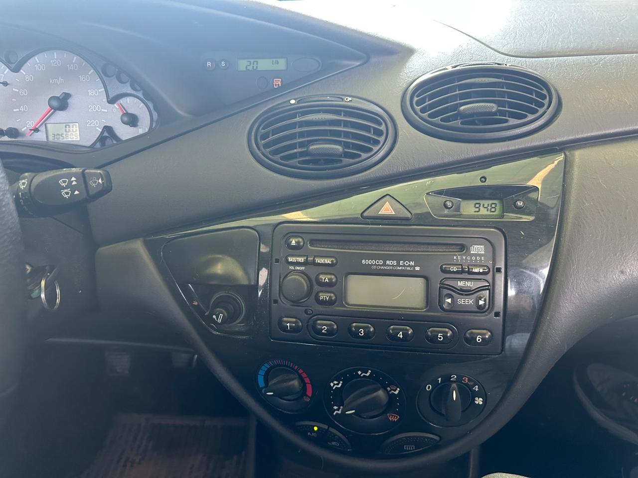 Ford Focus 1.6i 16V cat 5p. Ghia GPL