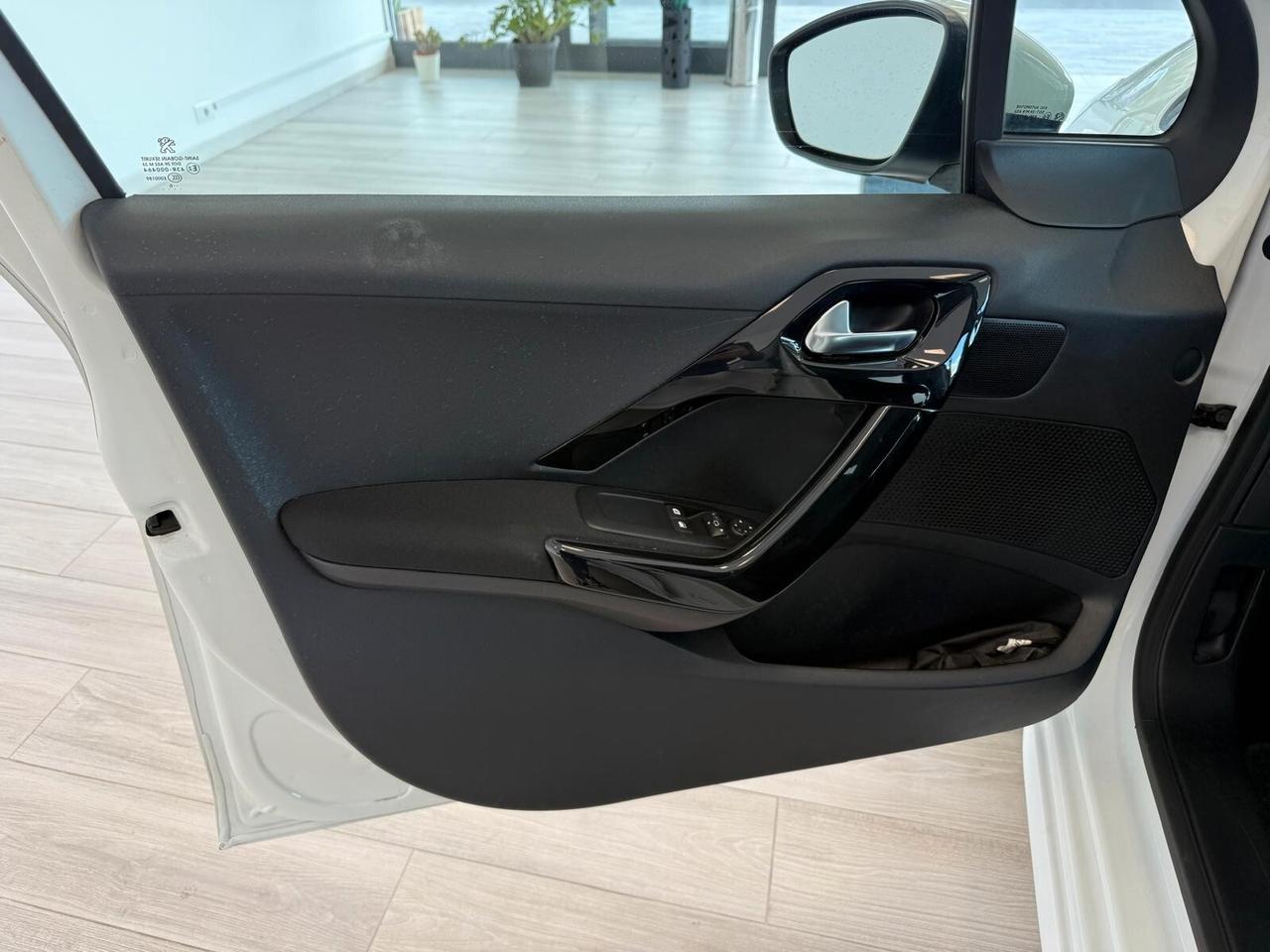 Peugeot 208 PureTech 82 5p. GPL Allure