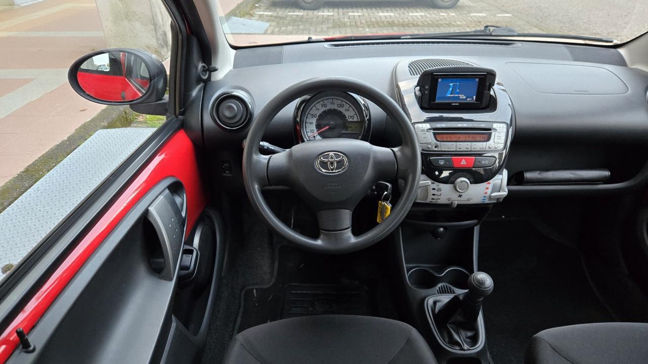 Toyota Aygo 1.0 VVT-i 69 CV 5 porte x-cite