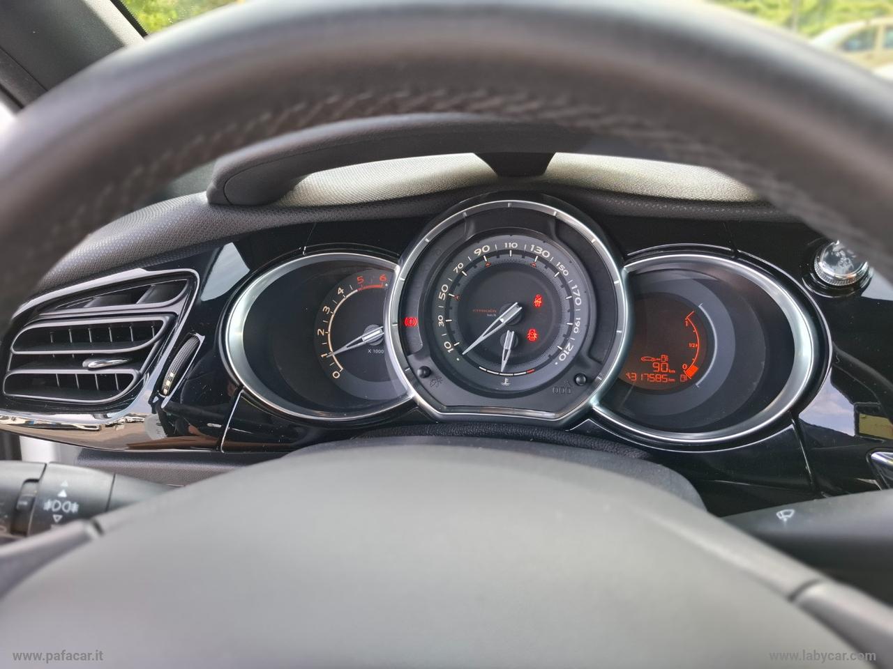 DS AUTOMOBILES DS 3 1.6 HDi 90 So Chic 99