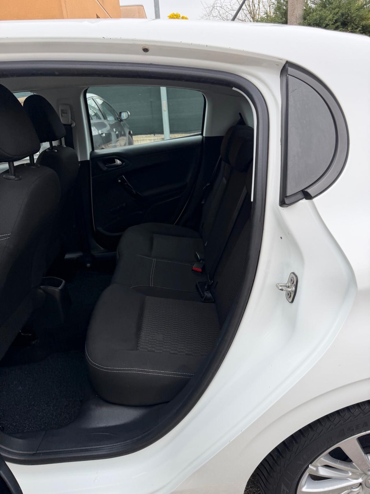 Peugeot 208 1.2 - NEOPATENTATI - 12 MESI DI GARANZIA -