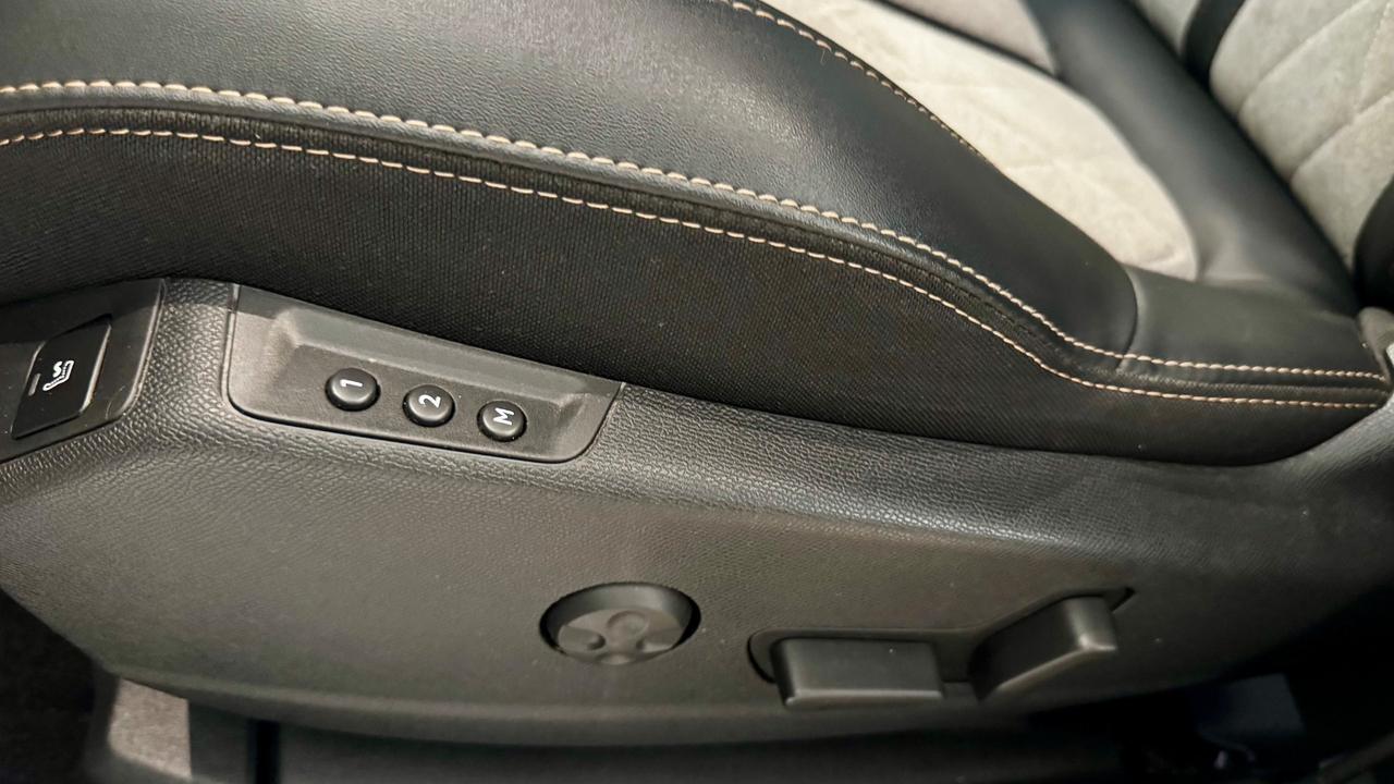 Peugeot 3008 Hybrid4 300 e-EAT8 GT Line