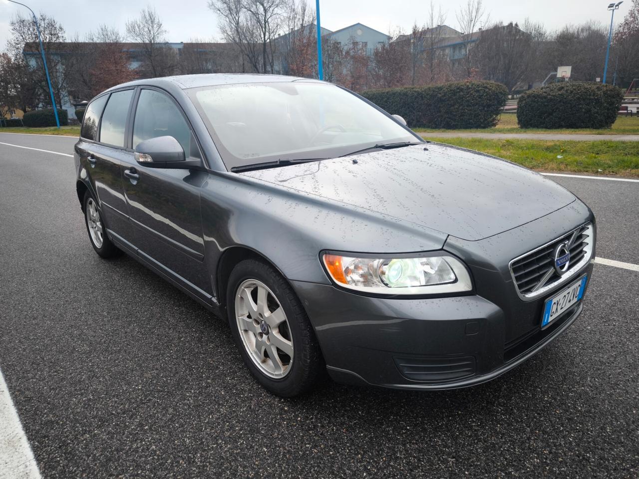 VOLVO V50 SW 1,6 D2 OK NEOPATENTATI