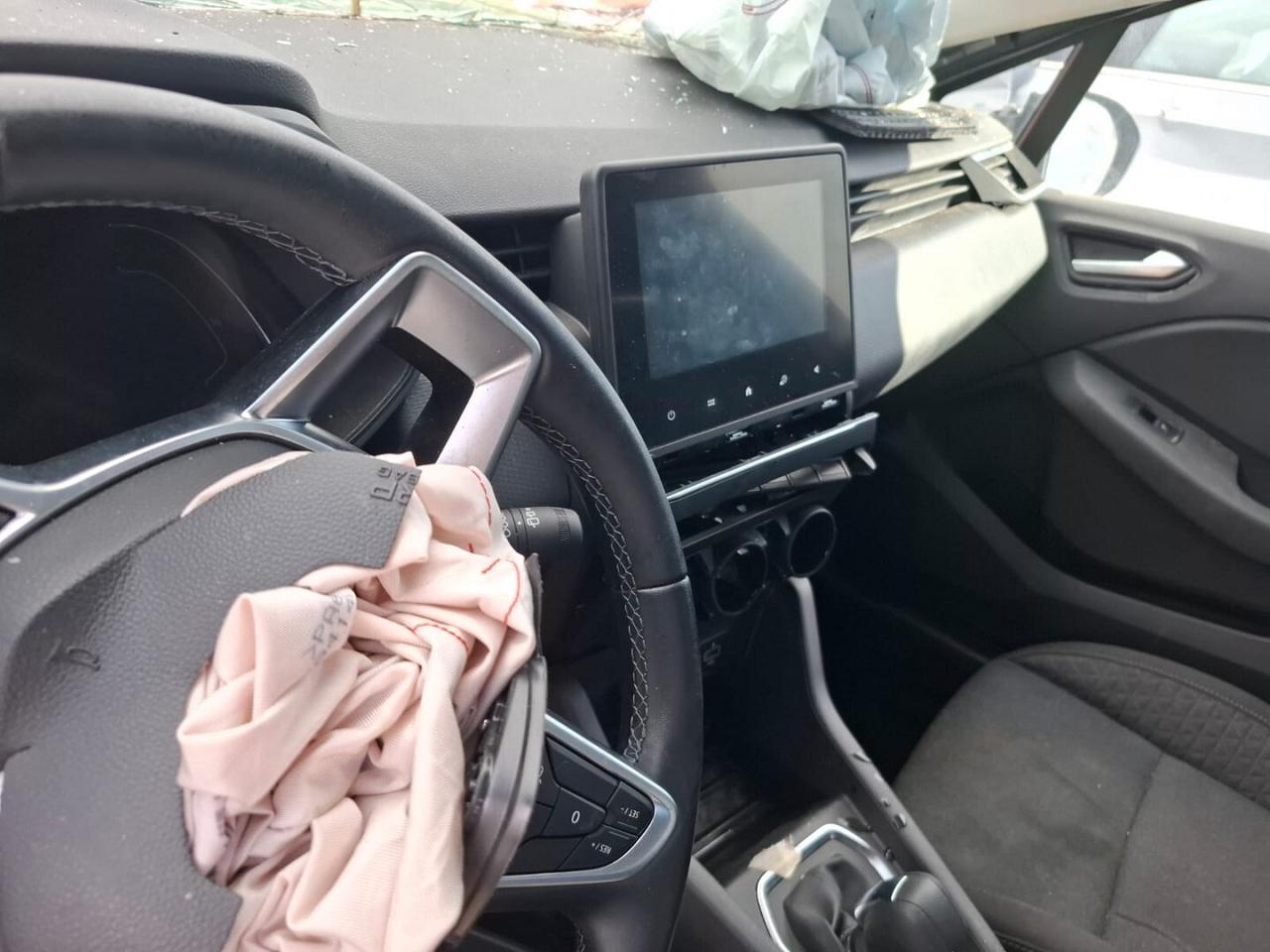 RENAULT CLIO INTENS IBRIDA 2023 SINISTRATA