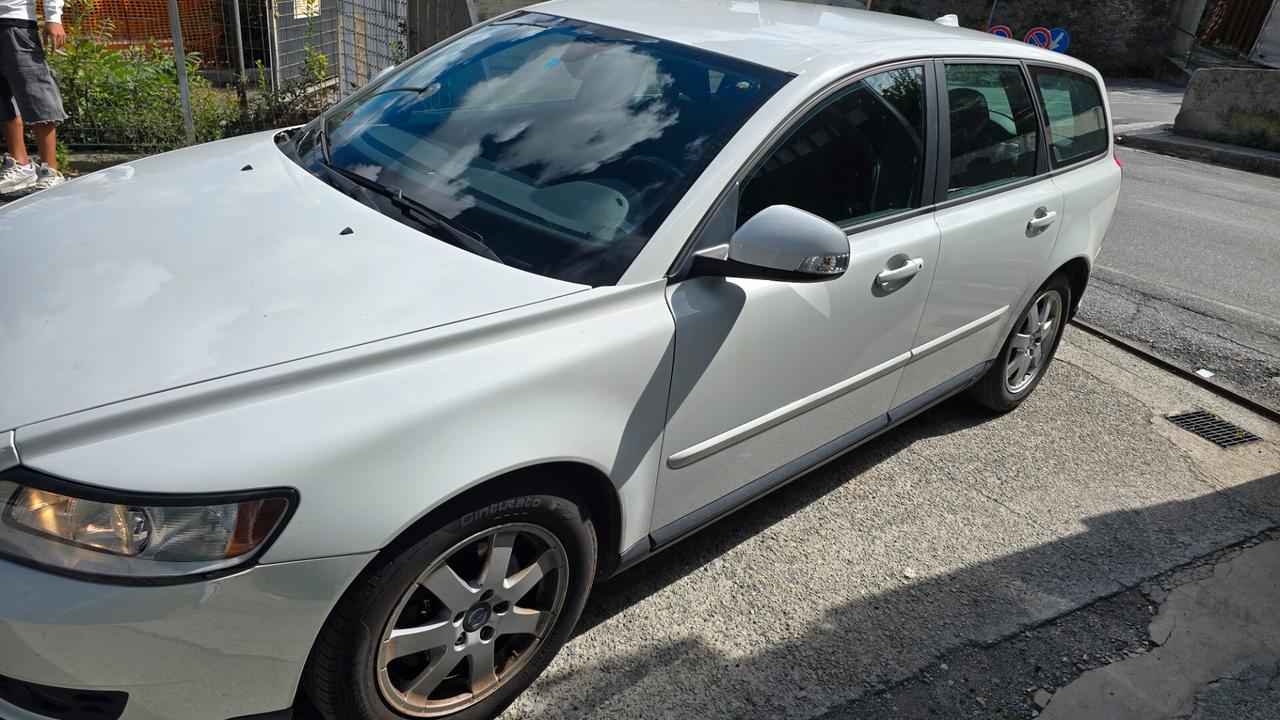 Volvo V50 D3 R-design