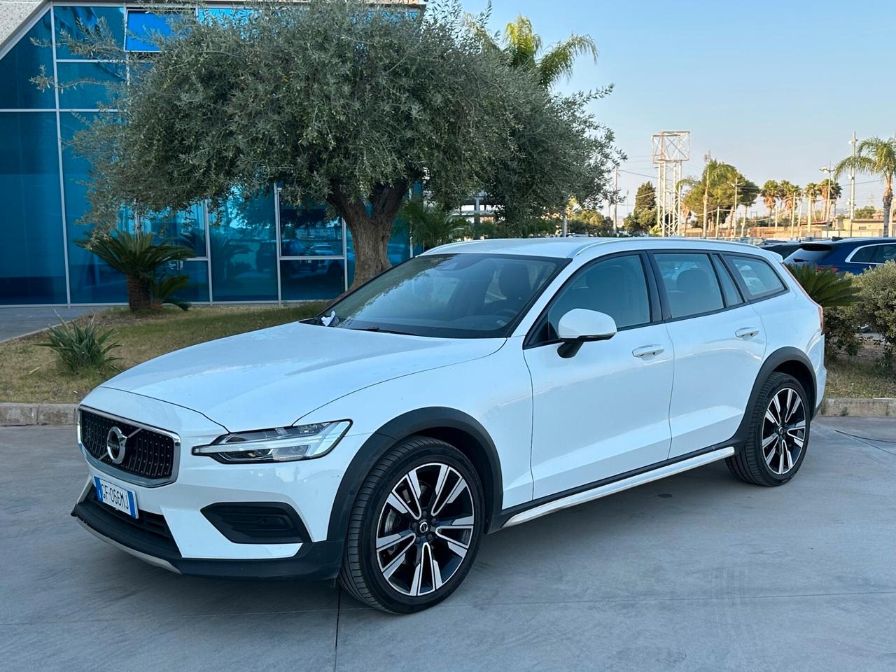 Volvo V60 Cross Country 2.0 Business offerta T-Stock prezzo imperdibile