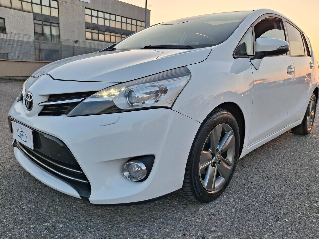 Toyota Verso 1.6 D-4D Style 7 Posti-TETTO-NAVIGATORE--
