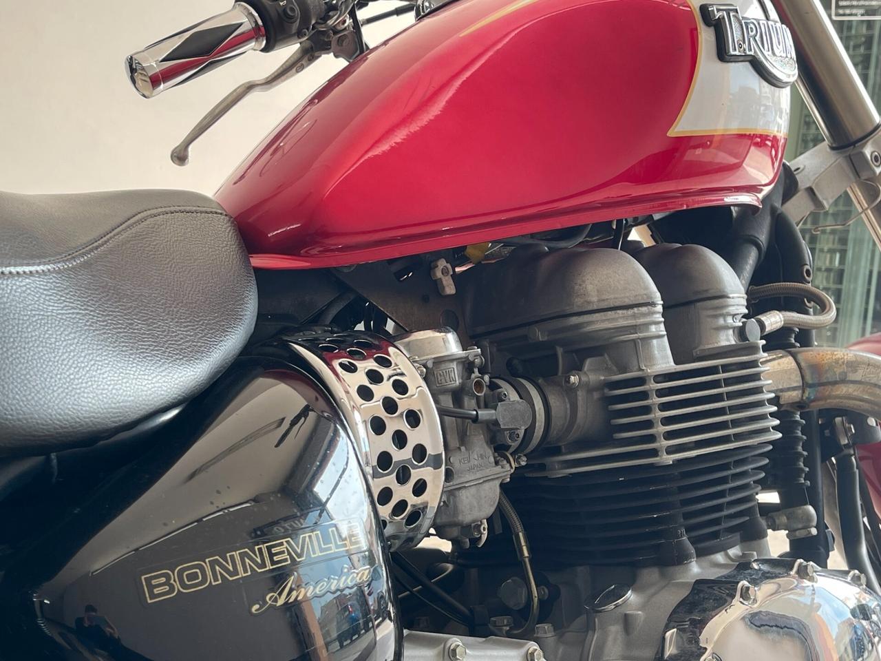 Triumph BONEVILLE AMERICA 800CC