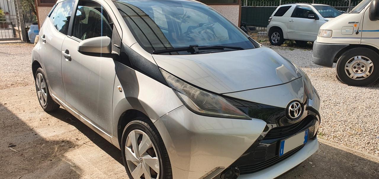 Toyota Aygo 1.0 VVT-i 69 CV 5 porte x-play