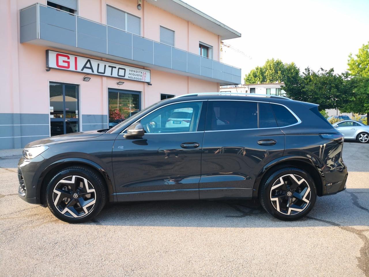 Volkswagen Tiguan 2.0 TDI 150 CV DSG R-Line ***TELECAMERA***SED. MASSAGGIANTI***