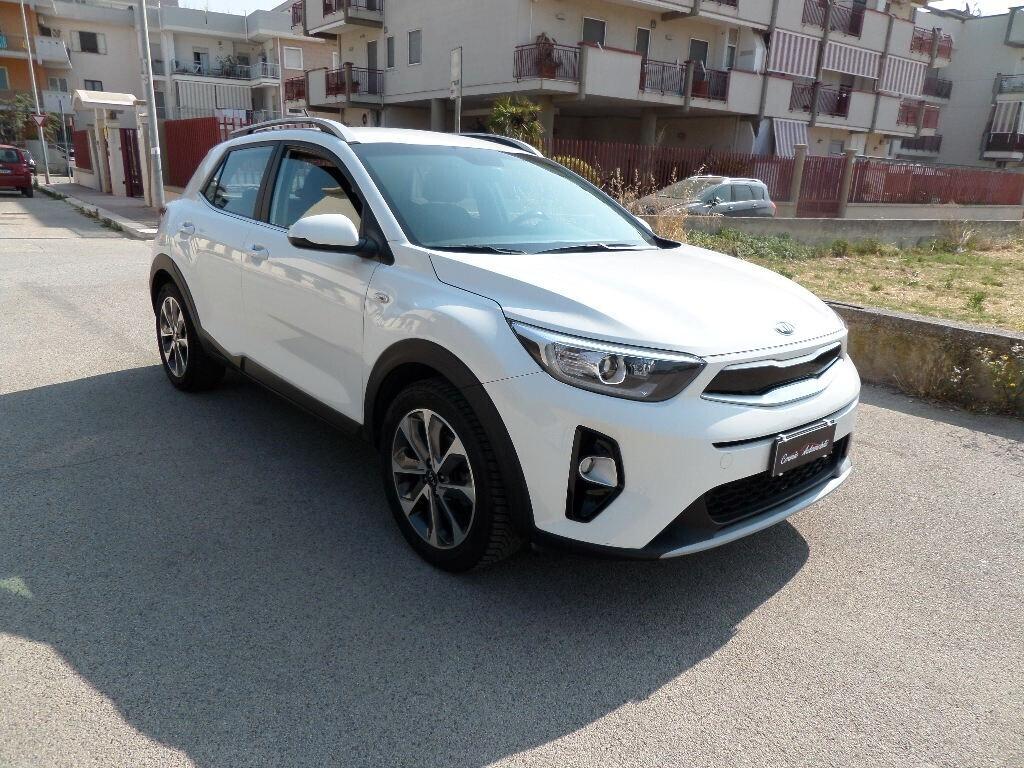 KIA STONIC 1.4 MPI ECOGPL STYLE - Navi-CarPlay-Park-Camera-Cerchi 17"