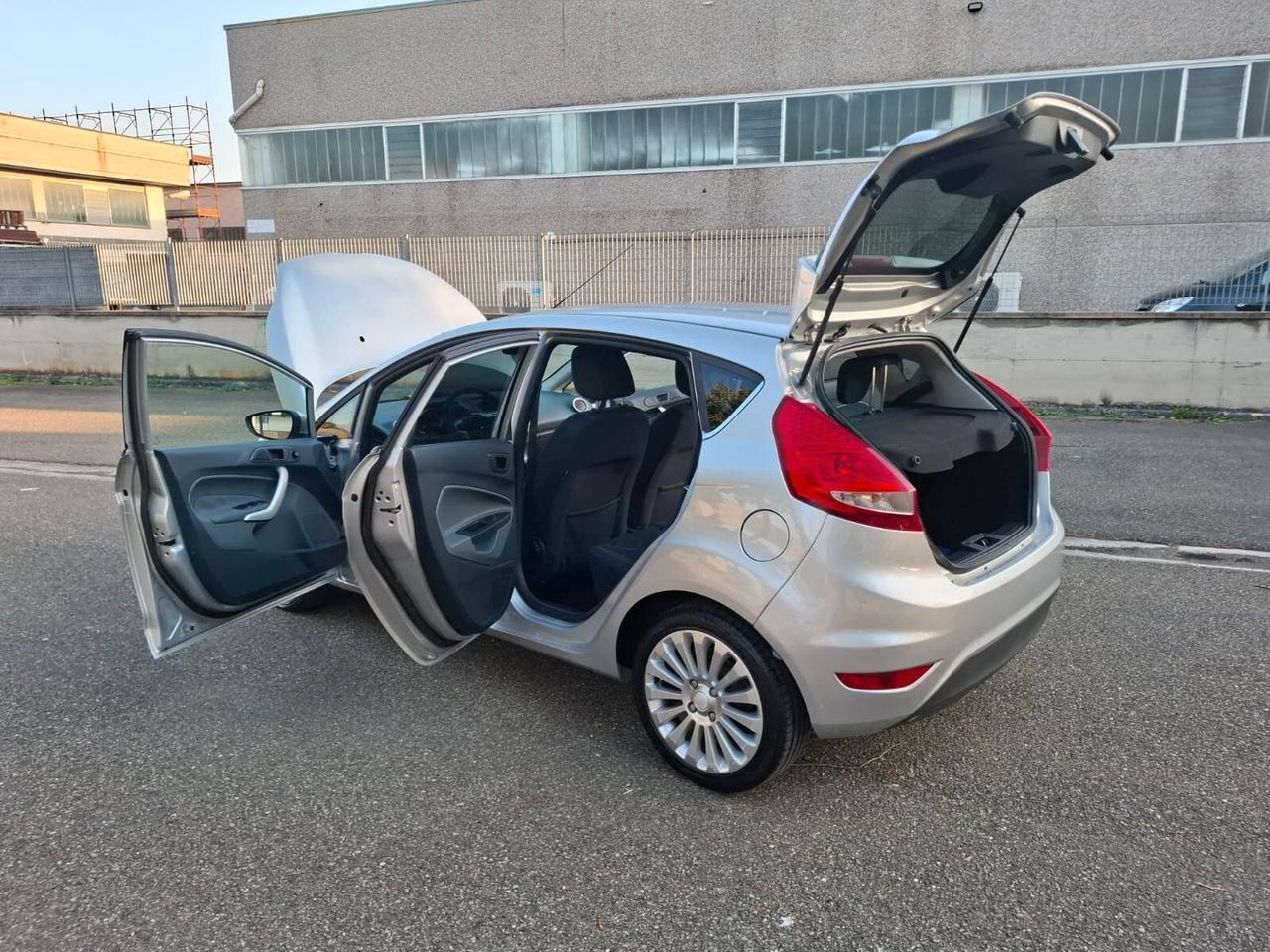 Ford Fiesta 1.2 5 porte SOLAMENTE 60.000 KM