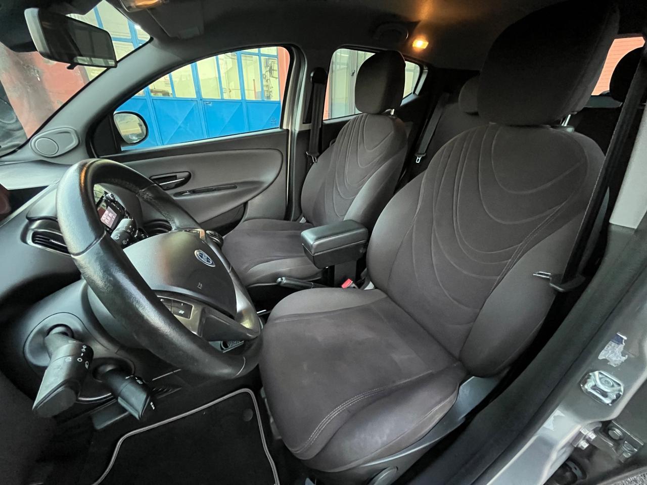 Lancia Ypsilon 1.2 69 CV 5 porte Gold-full-