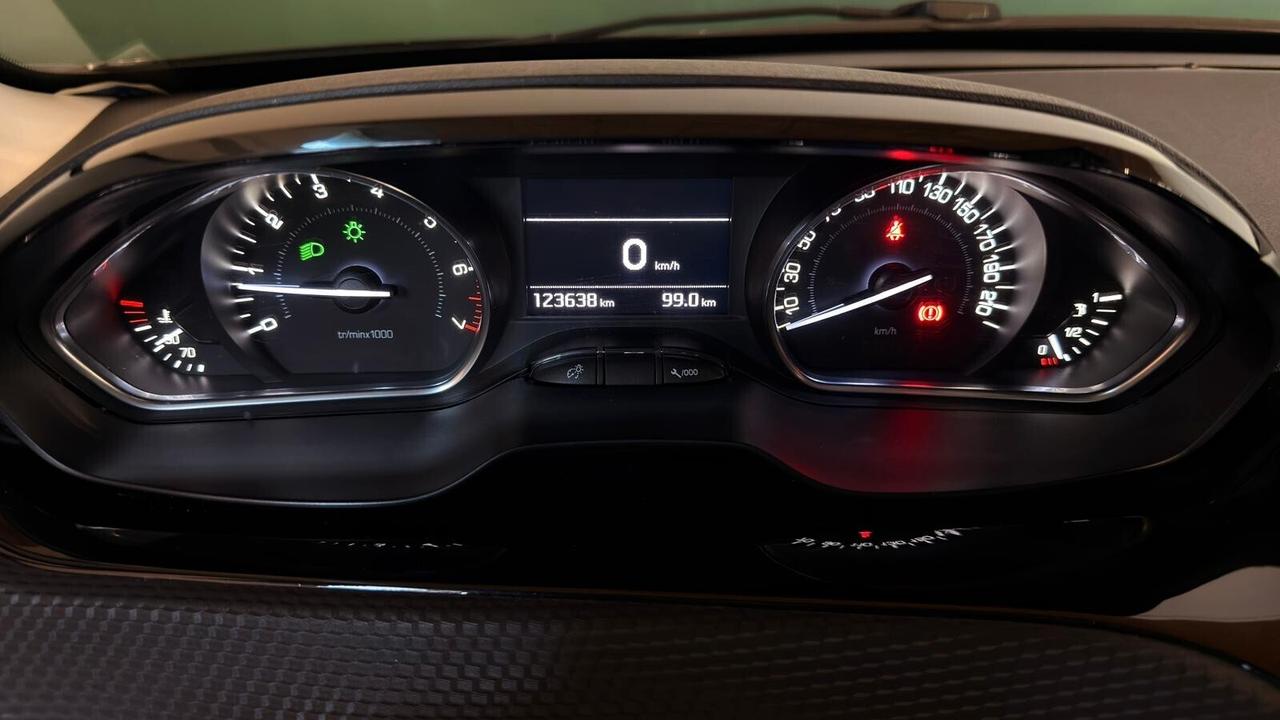 Peugeot 208 PureTech 82 5 porte Allure