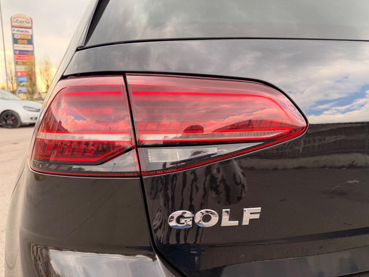 Volkswagen Golf 2.0 TDI DSG 5p. R-Line