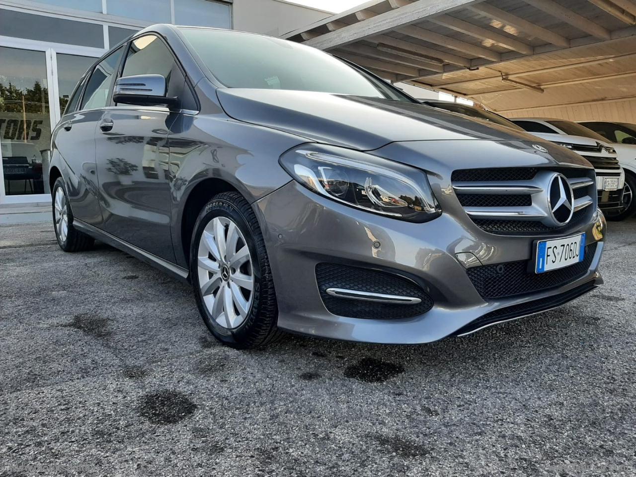 MERCEDES-BENZ B 180 d Business