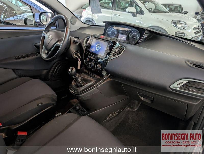 Lancia Ypsilon 1.0 FireFly 5 porte S&S Hybrid Platino