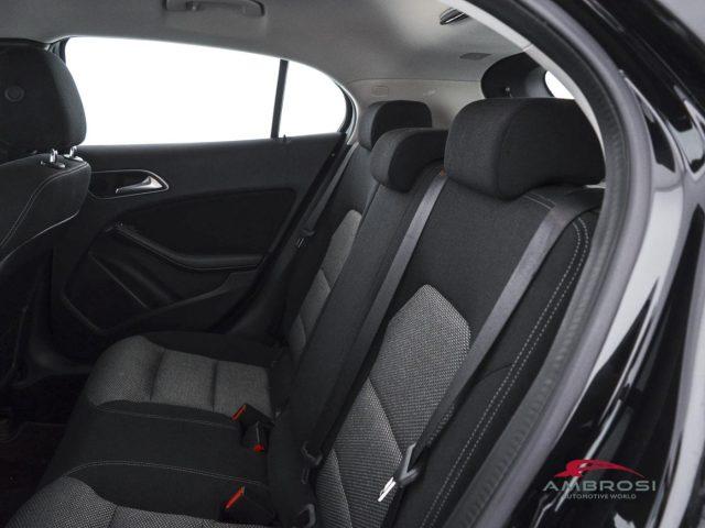 MERCEDES-BENZ GLA 180 180 d Sport