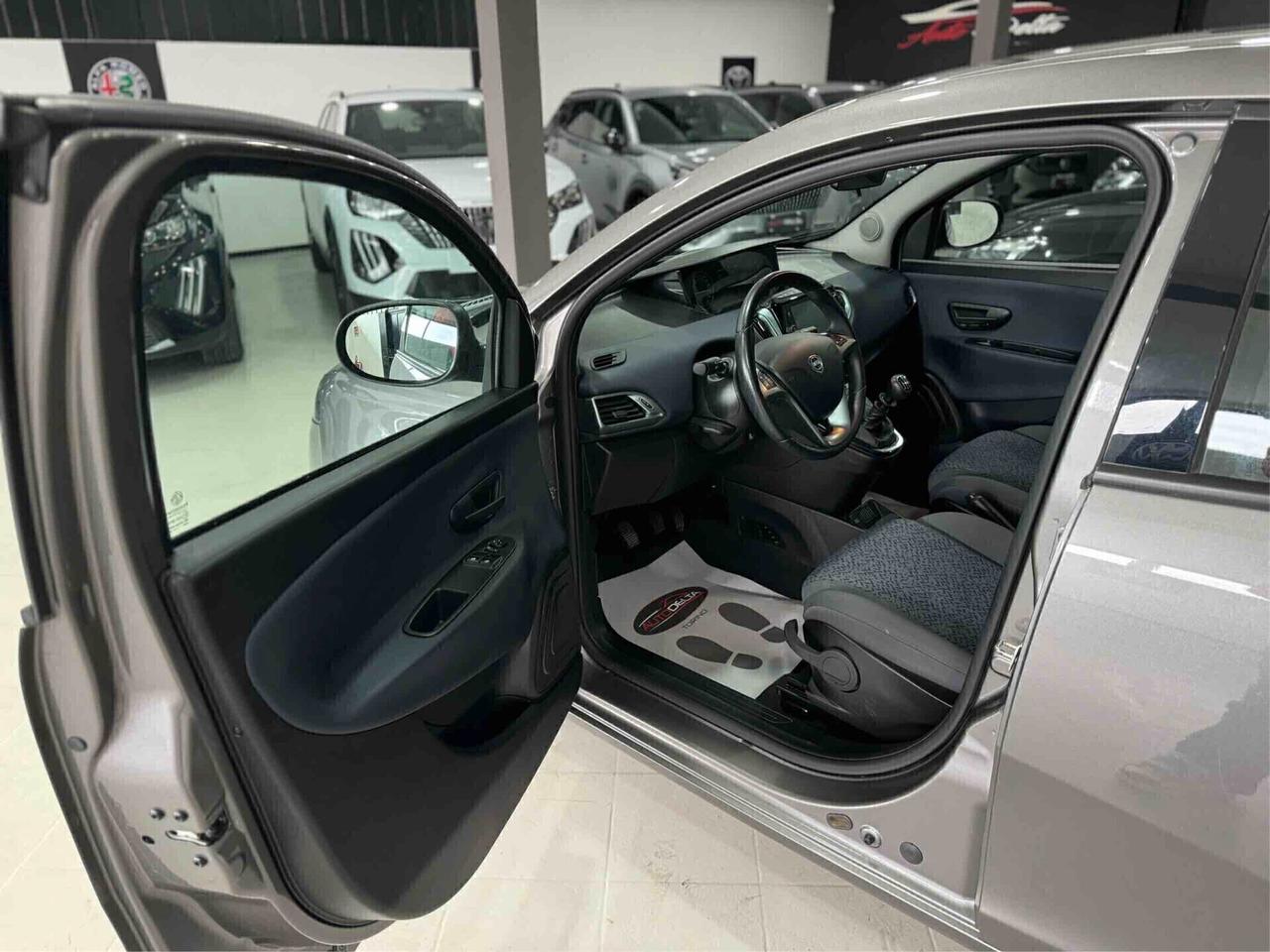 Lancia Ypsilon 1.0 FireFly 5 porte S&S Hybrid Alberta Ferretti